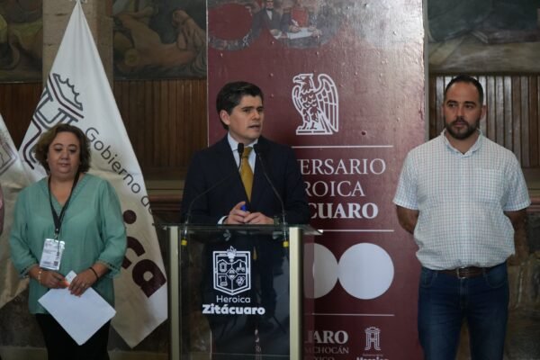 Gobierno de Zitácuaro y Coepris confirman que agua del manantial El Cedano es apta para consumo humano