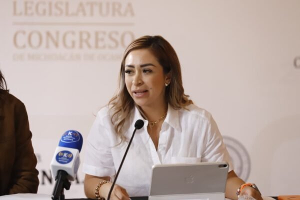 Grecia Aguilar convoca a juventudes a participar en Parlamento Juvenil 2026 durante instalación de comité organizador