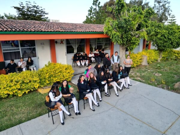 Más de mil estudiantes del Cecytem Puruándiro cuentan con mejores espacios educativos gracias a programa federal