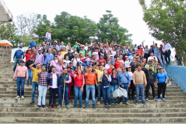 Yankel Benítez encabeza jornada de limpieza en San Juanito Itzícuaro, Morelia