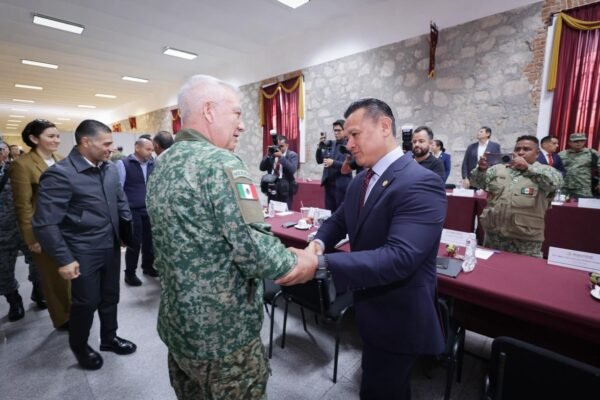 Carlos Torres Piña refrenda trabajo coordinado con gabinete de seguridad y municipios en Michoacán