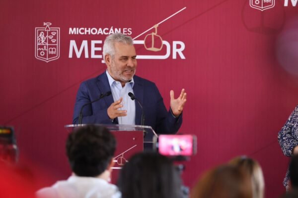 Alfredo Ramírez Bedolla reporta 515 mil viajes en teleférico de Uruapan