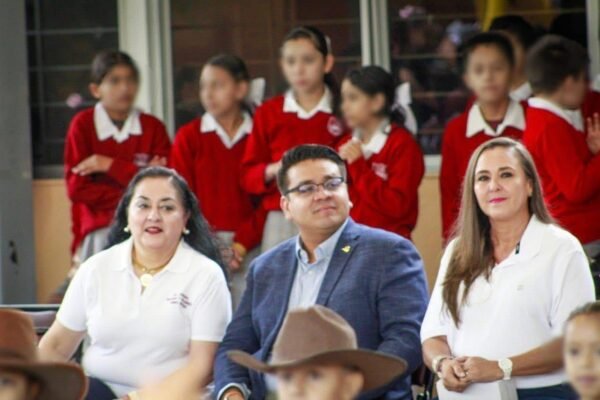 Toño Carreño impulsa campaña de salud emocional en escuelas y colonias de Morelia