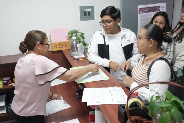 Iemsysem continúa entrega de fichas para aspirantes a Normales de Michoacán