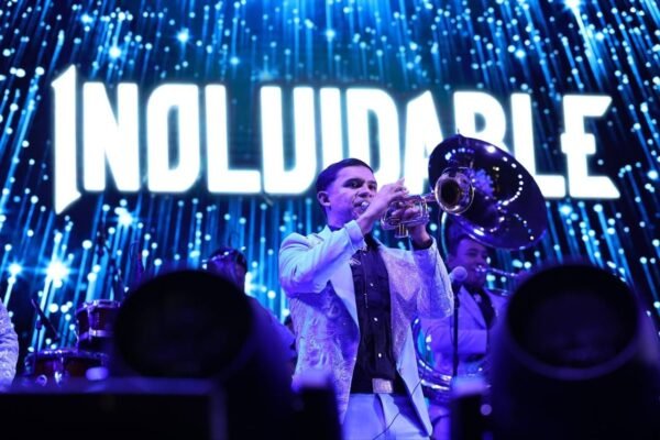 Banda Inolvidable congrega a miles en festejo de 485 aniversario de Morelia