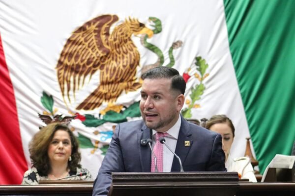 Reyes Galindo propone prohibir balas de goma y electrochoques contra manifestantes en Michoacán