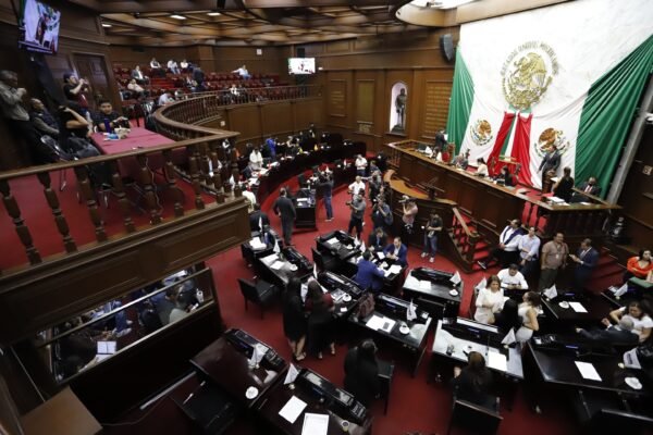Congreso del Estado reforma ley para reintegrar a migrantes michoacanos a la vida social y laboral