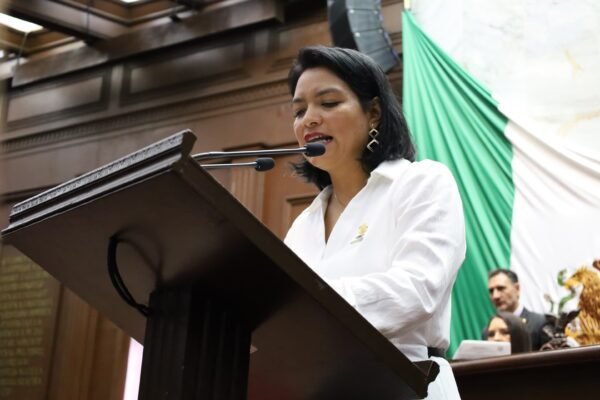 Eréndira Isauro propone regiones prioritarias para apoyar a mujeres artesanas indígenas en Michoacán