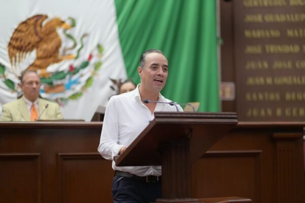 Juan Pablo Celis propone reforma para que ningún funcionario estatal gane más que la Presidenta de la República