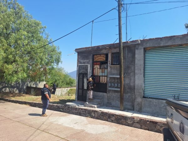 FGE asegura sustancia con características de metanfetamina durante cateo en Puruándiro