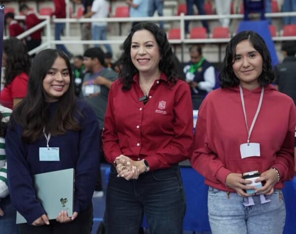 Mariana Sosa presenta bachillerato flexible en Michoacán