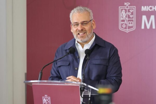 Alfredo Ramírez Bedolla presenta reforma electoral con nulidad por intromisión criminal