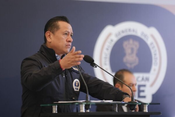 Carlos Torres Piña impulsa sistema PRESENTE para seguridad escolar en Michoacán