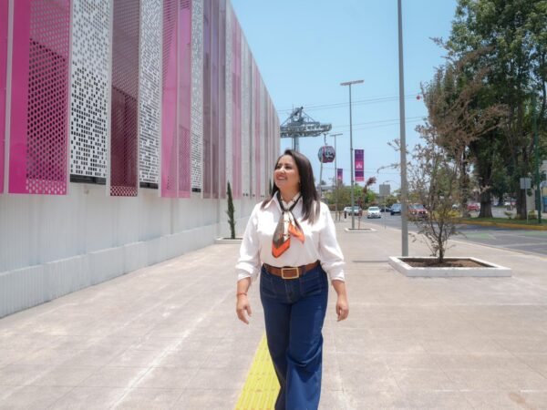 Gladyz Butanda destaca conexión del teleférico con nuevo DIF de Uruapan