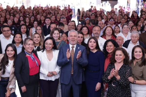 Alfredo Ramírez Bedolla activa 127 centros para mujeres en Michoacán