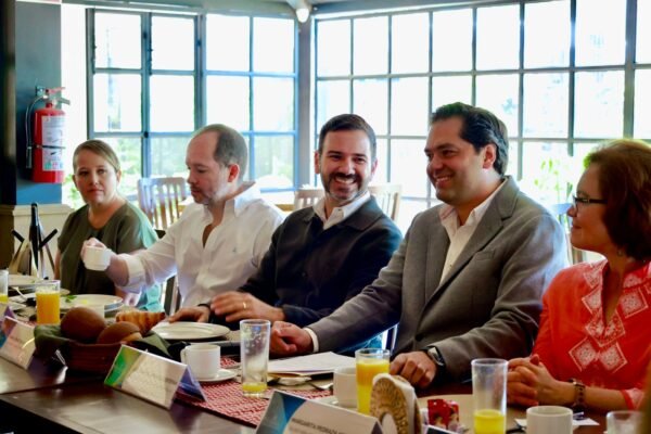 Yankel Benítez se reúne con Canirac para ordenar sector restaurantero