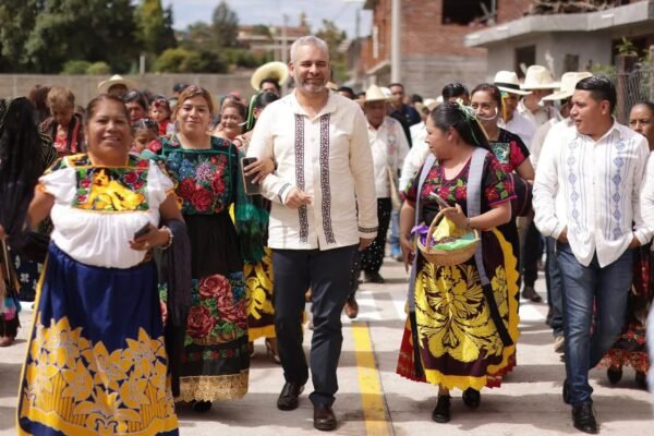 Alfredo Ramírez Bedolla instala 22 centros para mujeres indígenas