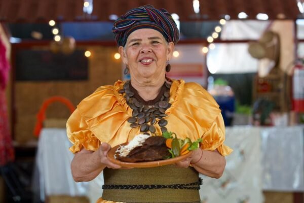 Roberto Monroy anuncia cocineras tradicionales en Jalo Futbolero