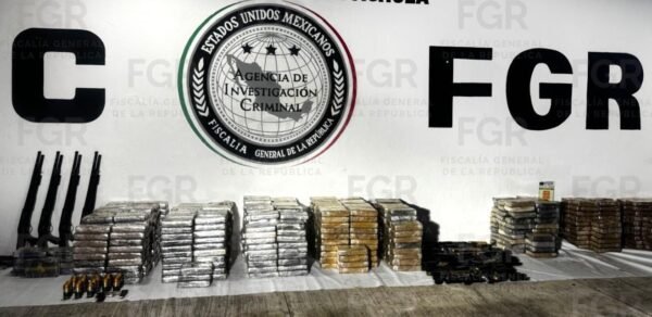 FGR asegura 151 armas y cocaína en cateo en Chiapas