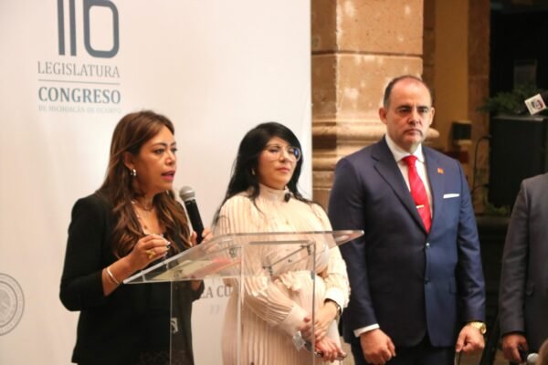 Baltazar Gaona difunde aplicación Comunidad Naranja en Congreso