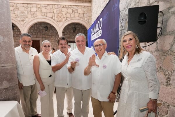 Luis Navarro reconoce a empresas locales por contribuir a estabilidad de Morelia