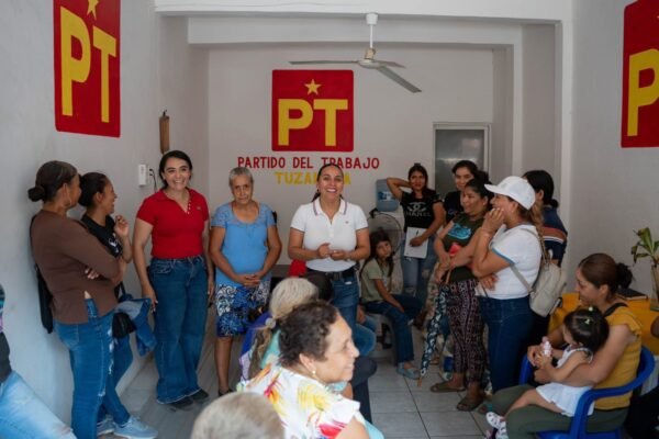 Mary Carmen Bernal lleva programas de apoyo a Tuzantla