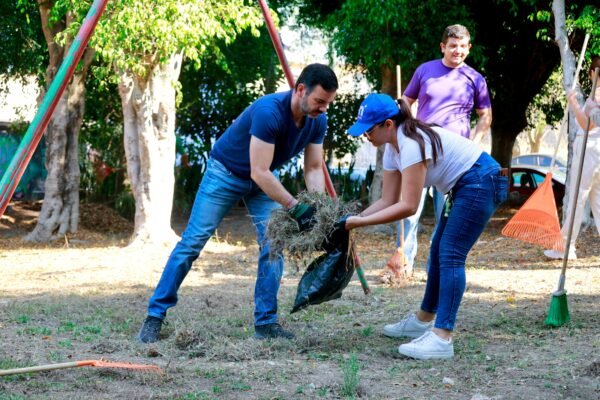 Yankel Benítez encabeza jornada de limpieza en colonias Fuentes de Morelia y Juana Pavón