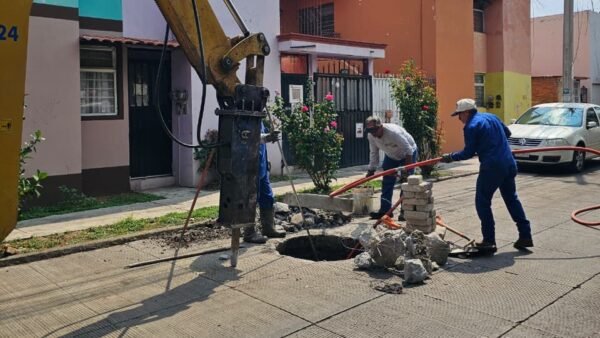 Adolfo Torres informa reparación de tubería en Morelia