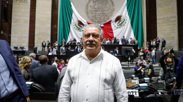 Raúl Morón lidera encuesta para gubernatura en Michoacán