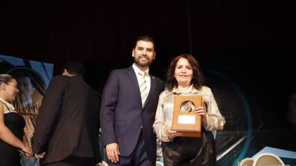 Octavio Ocampo acompaña entrega de Presea “Lázaro Cárdenas” al Tecnológico de Jiquilpan por sus 49 años de trayectoria