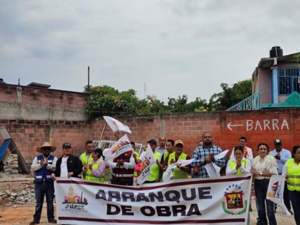 Ismael Arriaga arranca construcción de domo deportivo en Cerro Colorado