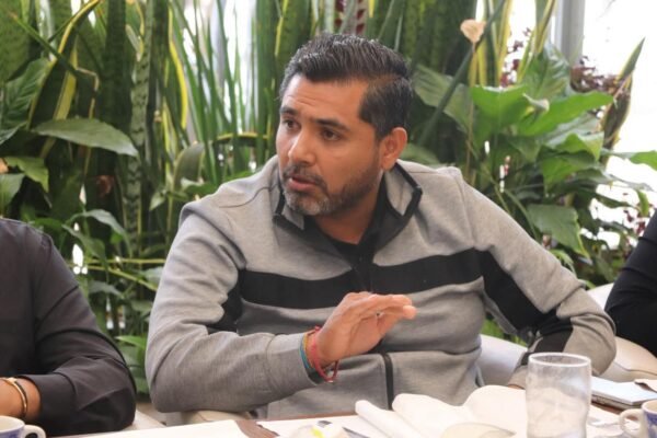 Fernando Ocampo asiste a encuentro con Octavio Ocampo para coordinar acciones en Michoacán
