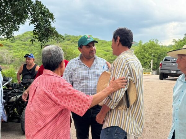 Fernando Ocampo coordina trabajos con ejidatarios de Chirangangueo en Tuzantla