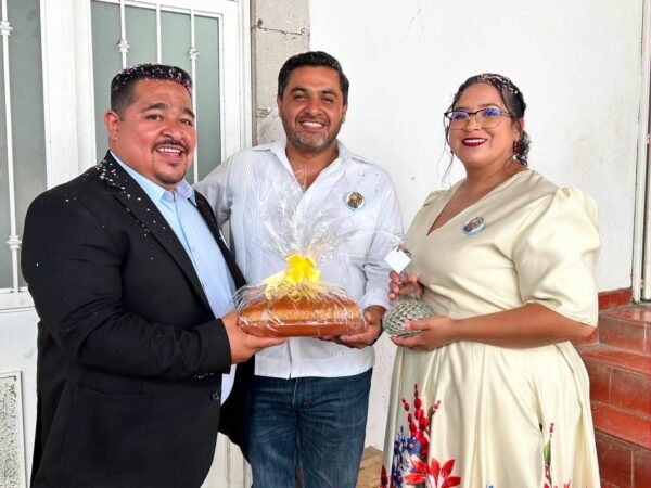 Fernando Ocampo asiste a desfile por 148 aniversario de Chucándiro