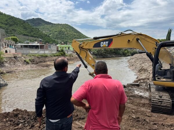 David López Flores supervisa limpieza del Río Tuxpan y rehabilitación de caminos en Rincón de Sánchez