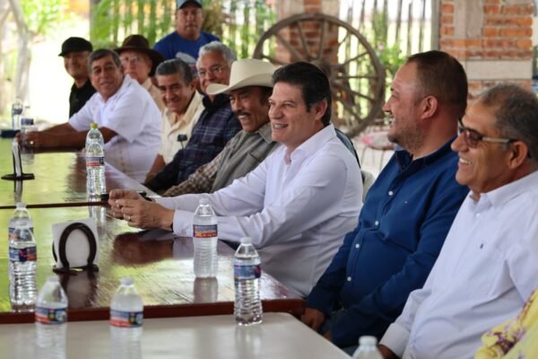 Alfonso Martínez suma respaldo de ganaderos en Huandacareo