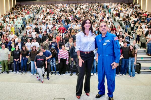 Gabriela Molina acerca educación a más de 40 mil personas en Michoacán
