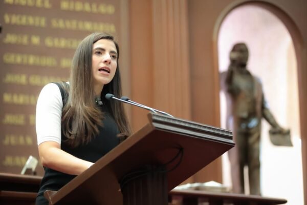 Giulianna Bugarini critica endeudamiento y servicios públicos en Morelia