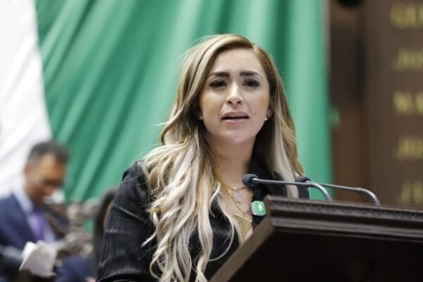 Grecia Aguilar impulsa reforma para incorporar sombra urbana contra cambio climático