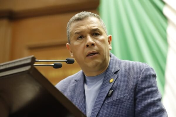 Juan Carlos Barragán impulsa iniciativa para reconocer agua como derecho humano en Michoacán