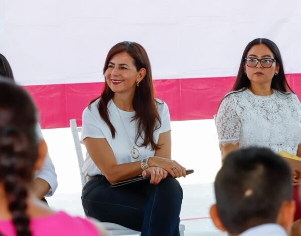 Gabriela Molina entrega materiales a casi 600 escuelas de Tierra Caliente