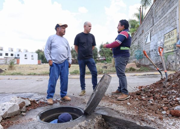 Adolfo Torres supervisa obra sanitaria en Valle de las Rosas para evitar retornos de aguas residuales