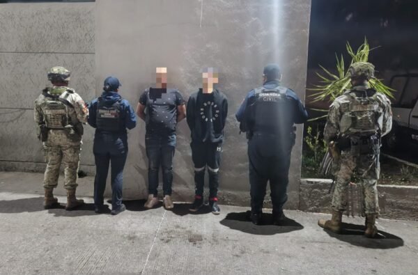 SSP y Defensa detienen a dos hombres con droga en Erongarícuaro