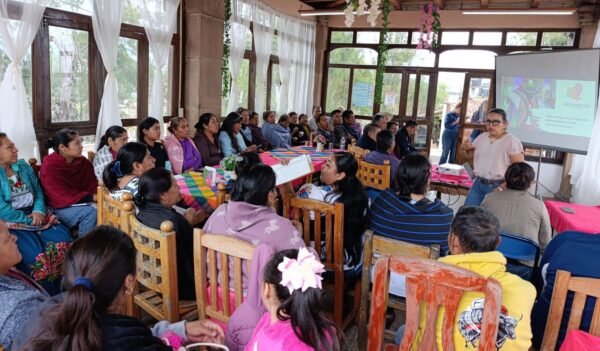 Sectur capacita a prestadores turísticos del lago de Pátzcuaro en identidad cultural