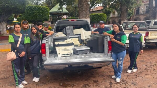 Estudiantes del Cecytem Huandacareo impulsan campaña de reciclaje tecnológico