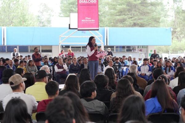 D4TA Datos Gratis beneficia a más de 2 mil 100 estudiantes en Pátzcuaro