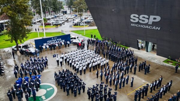 SSP entrega uniformes a personal de Seguridad Vial en Michoacán
