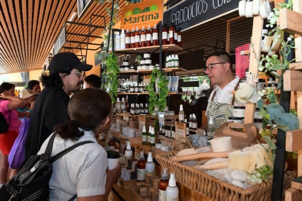 Michoacán participa en Los Pinos con productos de 21 empresas el 13 y 14 de junio
