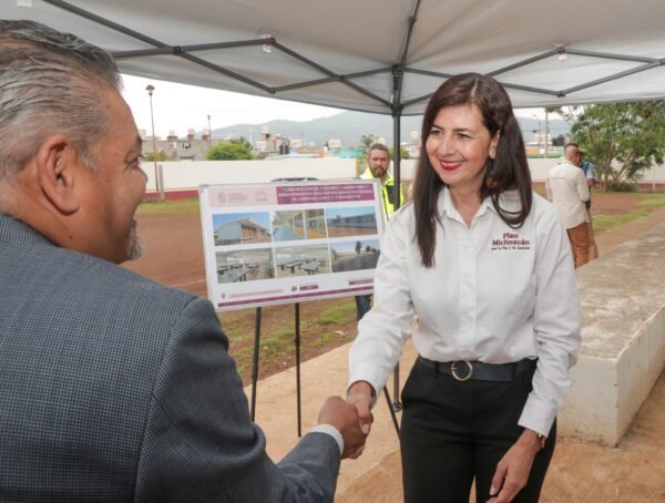 Gabriela Molina inaugura talleres y laboratorio en secundaria de Villas del Pedregal