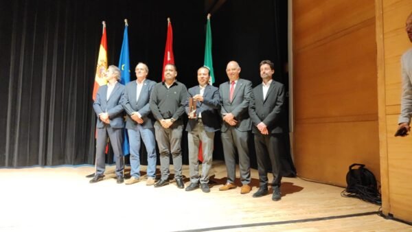 Sindicato de Limpia reconoce respaldo de Alfonso Martínez para obtener Escoba de Platino